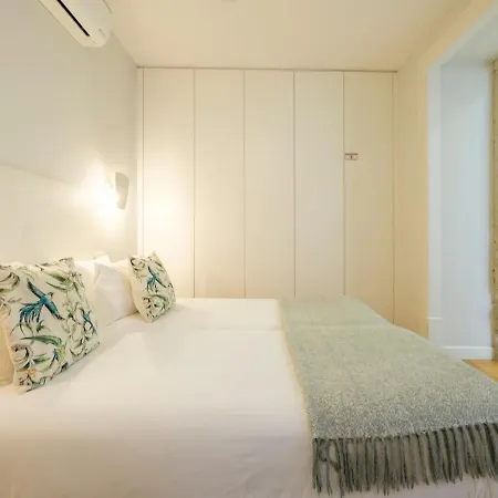 Alfama St George Castle District Fabulous 3 Bedrooms 2 Bathrooms Ac Balcony 1st Floor 19th Century Building * Lisbona