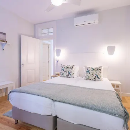 Alfama St George Castle District Fabulous 3 Bedrooms 2 Bathrooms Ac Balcony 1st Floor 19th Century Building