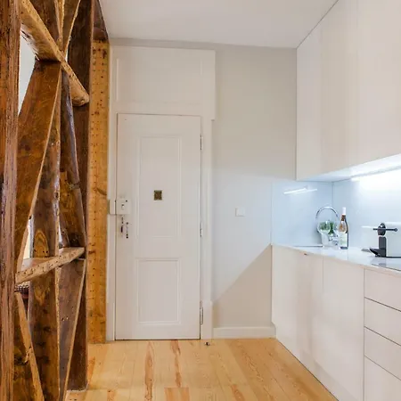 Alfama St George Castle District Fabulous 3 Bedrooms 2 Bathrooms Ac Balcony 1st Floor 19th Century Building *