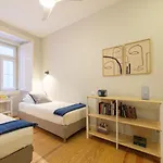 Alfama St George Castle District Fabulous 3 Bedrooms 2 Bathrooms Ac Balcony 1st Floor 19th Century Building アパート リスボン