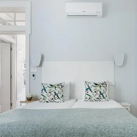 Alfama St George Castle District Fabulous 3 Bedrooms 2 Bathrooms Ac Balcony 1st Floor 19th Century Building