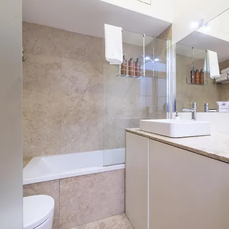 Alfama St George Castle District Fabulous 3 Bedrooms 2 Bathrooms Ac Balcony 1st Floor 19th Century Building