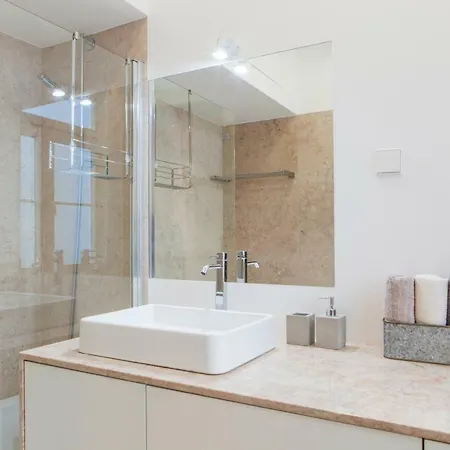 公寓 Alfama St George Castle District Fabulous 3 Bedrooms 2 Bathrooms Ac Balcony 1st Floor 19th Century Building Lisboa