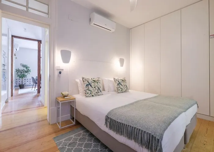 Alfama St George Castle District Fabulous 3 Bedrooms 2 Bathrooms Ac Balcony 1st Floor 19th Century Building * Lissabon