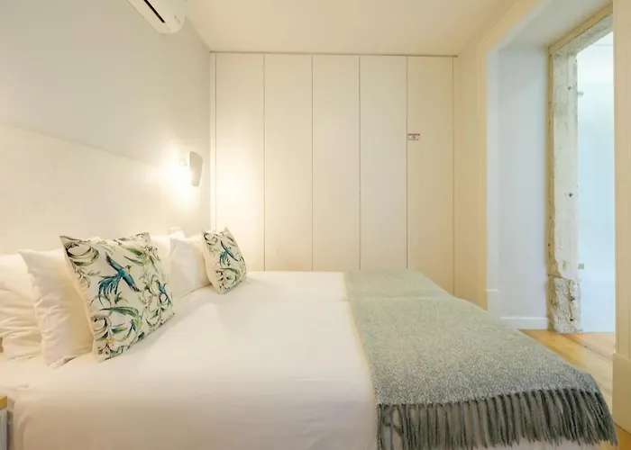 Alfama St George Castle District Fabulous 3 Bedrooms 2 Bathrooms Ac Balcony 1st Floor 19th Century Building * Lissabon