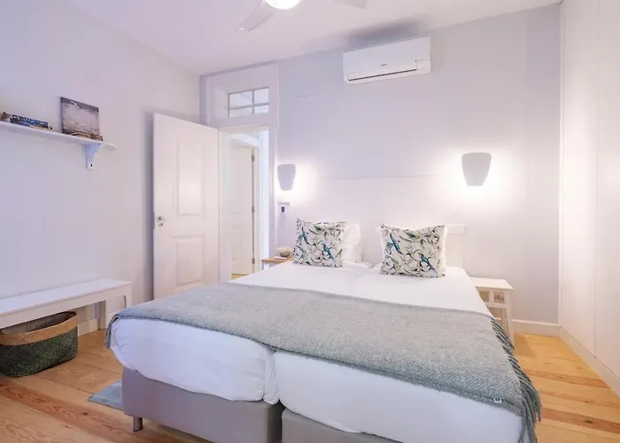 Alfama St George Castle District Fabulous 3 Bedrooms 2 Bathrooms Ac Balcony 1st Floor 19th Century Building