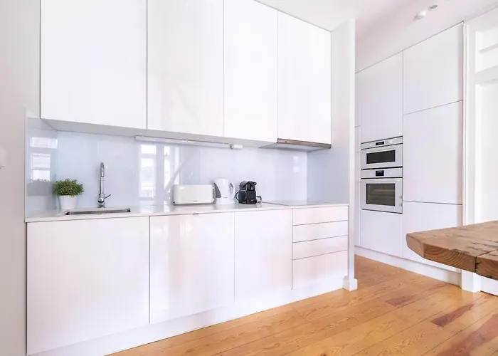 Alfama St George Castle District Fabulous 3 Bedrooms 2 Bathrooms Ac Balcony 1st Floor 19th Century Building 아파트 리스본