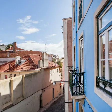 Lejlighed Alfama St George Castle District Fabulous 3 Bedrooms 2 Bathrooms Ac Balcony 1st Floor 19th Century Building