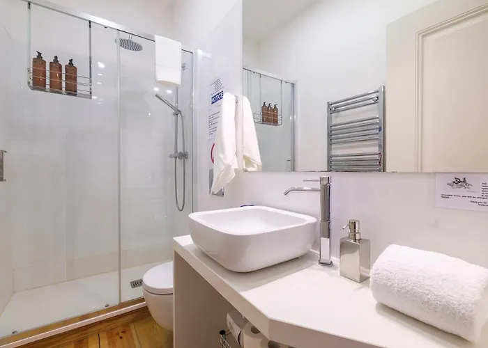 Alfama St George Castle District Fabulous 3 Bedrooms 2 Bathrooms Ac Balcony 1st Floor 19th Century Building Apartamento *
