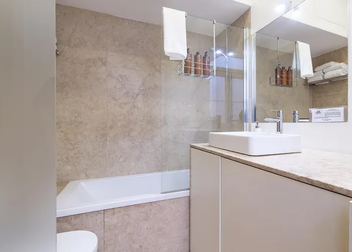 Alfama St George Castle District Fabulous 3 Bedrooms 2 Bathrooms Ac Balcony 1st Floor 19th Century Building