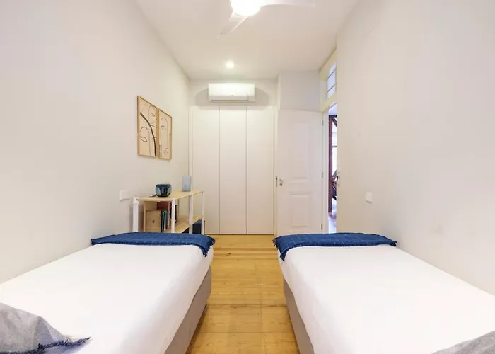 Alfama St George Castle District Fabulous 3 Bedrooms 2 Bathrooms Ac Balcony 1st Floor 19th Century Building