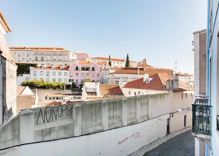 Alfama St George Castle District Fabulous 3 Bedrooms 2 Bathrooms Ac Balcony 1st Floor 19th Century Building Apartamento